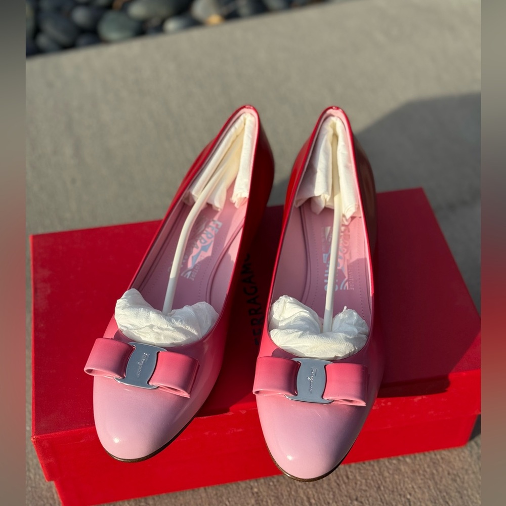 NIB Salvatore Ferragamo Pink Gradient Vara Bow low heel pumps